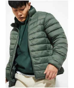 Menβs Lightweight Winter Puffer Compact and Packable Design
